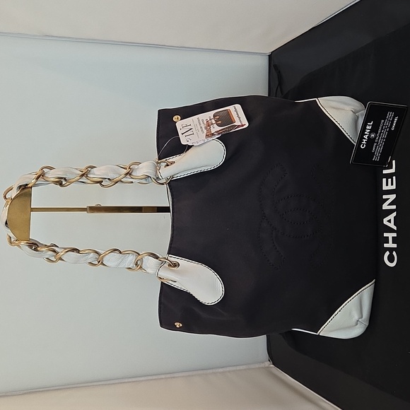 CHANEL 2003 vintage canvas/leather CC 'Olsen' Tote bag excellent cond w/Card - Picture 1 of 17